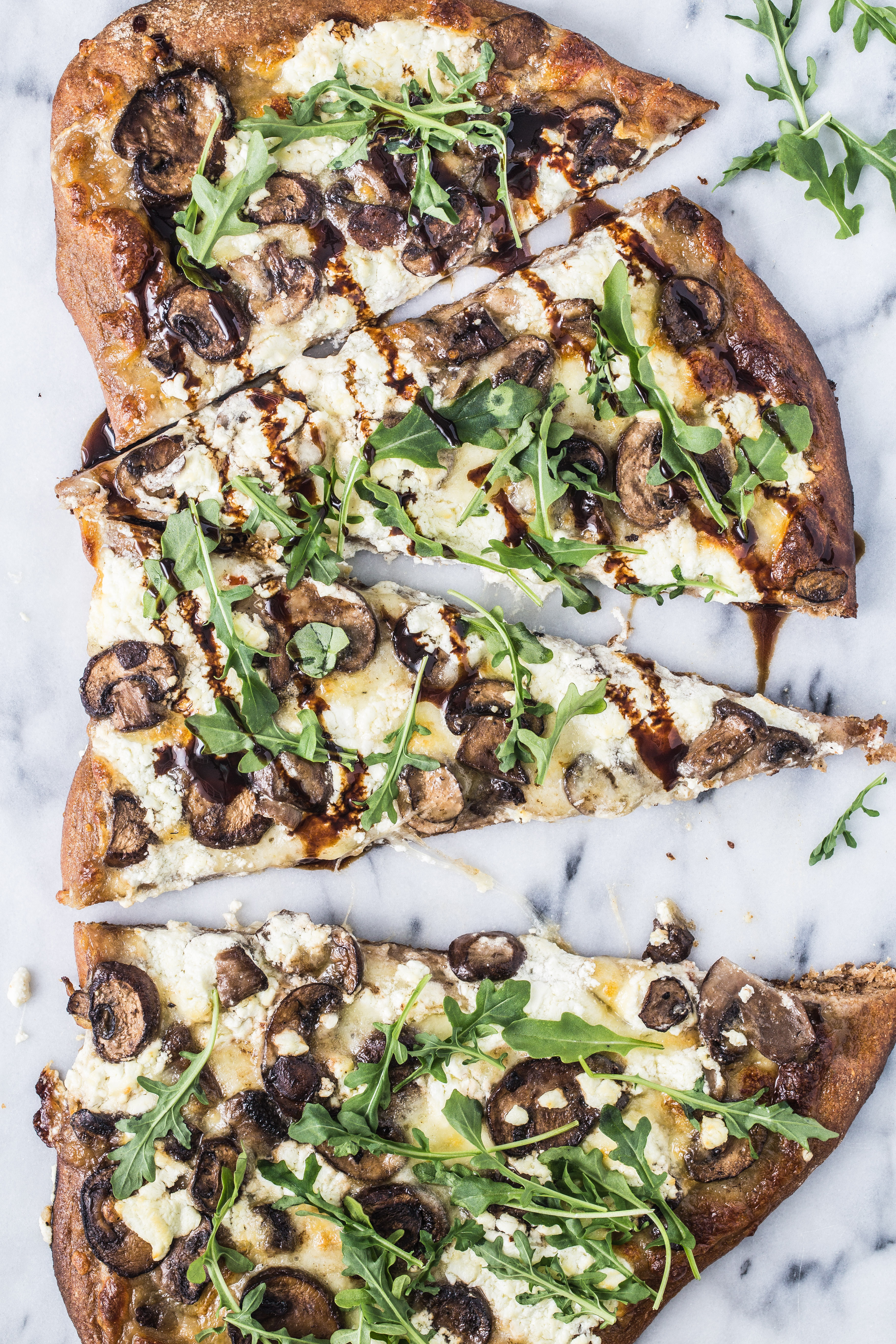 Caramelized mushrooms arugula pizza - Eat Good 4 Life