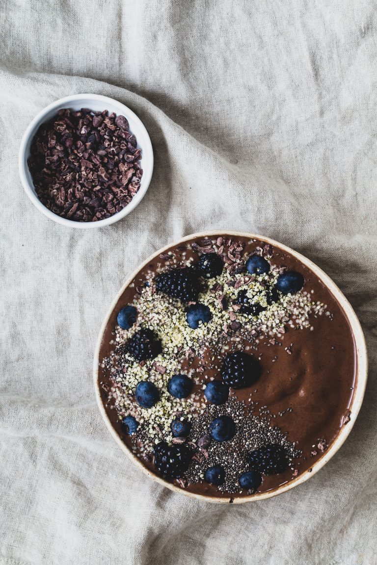 High protein chocolate smoothie bowl - Eat Good 4 Life